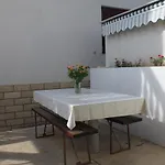 דירה Rukavac 8837a