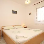 דירה Rukavac 8837a וויס