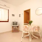 דירה Rukavac 8837a *