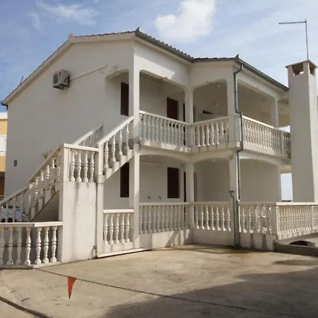 公寓 Rukavac 8837a 维斯